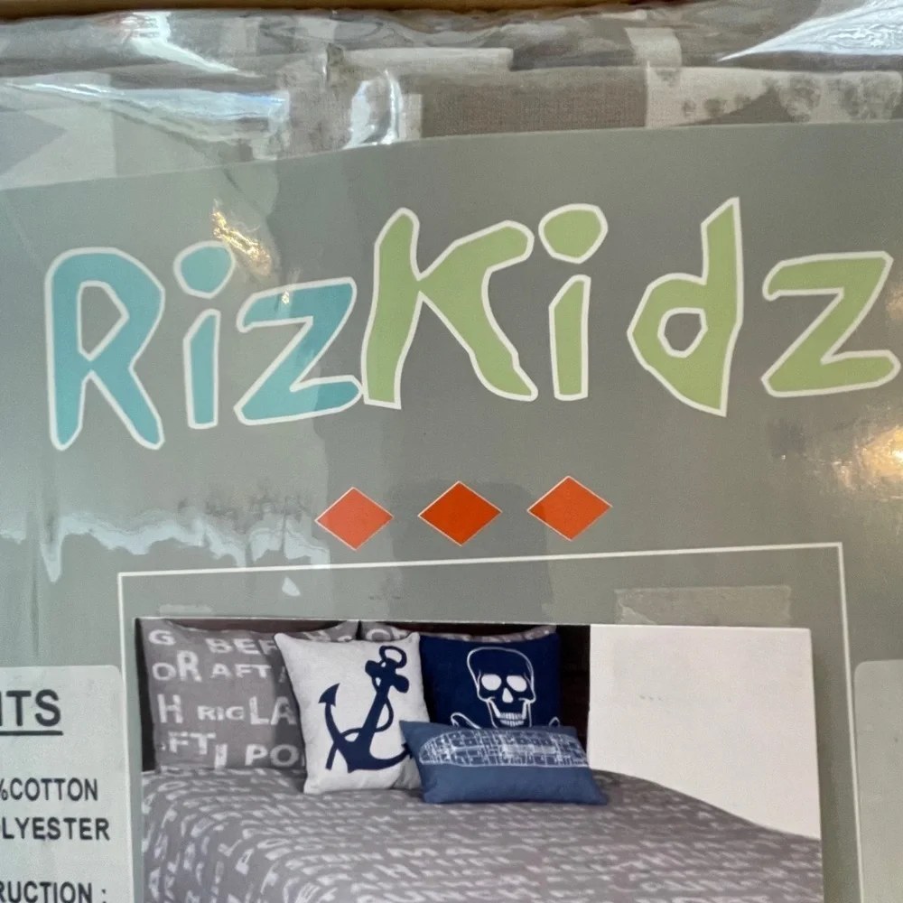NWT RizKidz full size comforter set w/ shams gray